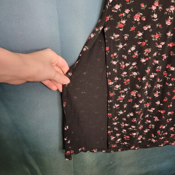 Pretty Little Thing Floral Dress - Picture 6 of 8